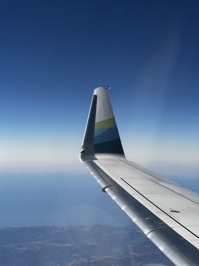 알라스카 항공 SFO-LAX 탑승 후기 — SkyWest ERJ-175 일등석