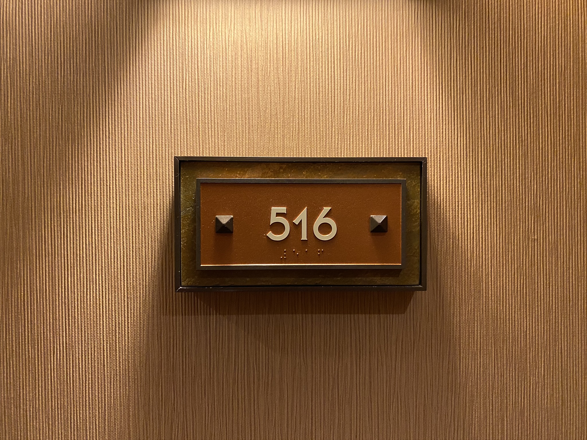 516호 객실 문패